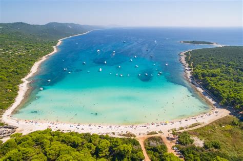 A praia combina ótima infraestrutura, clima espetacular e um visual sem comparação: As Melhores praias da Europa uma é Portuguesa
