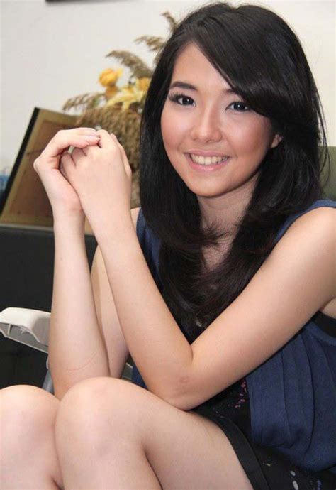 Her birthday, what she did before fame, her family life, fun trivia facts, popularity rankings, and more. Foto Hot Bugil Artis Indonesia 2014 | Aldio Blog