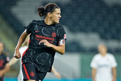Jun 03, 2021 · toronto — jonathan david and christine sinclair have been named canada soccer's players of the month for may. Christine Sinclair wins 2020 Bobbie Rosenfeld Award ...