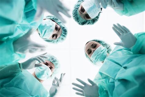 Pakar bedah ortopedik, atau doktor, adalah seorang doktor profesional berlesen yang telah dilatih untuk memeriksa, mendiagnosis, dan merawat penyakit dan kecederaan sistem muskuloskeletal. KERJAYA DOKTOR PAKAR BEDAH