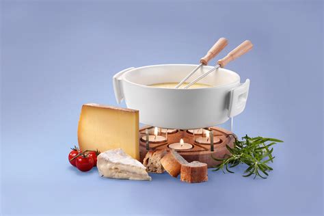 Bij kaasspeciaalzaak de hanze kom gerust. Maak een lekkere Franse kaasfondue met Camembert en Comté ...