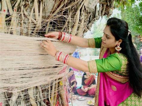 Vat savitri 2019 puja vidhi. Vat Purnima Vrat 2020: इस मुहूर्त पर करें पूजा, पति को ...