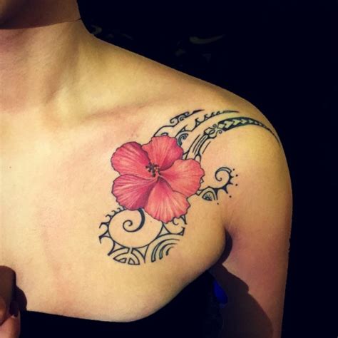 This tribal flower tattoo looks fantastic, the pattern extends from the shoulder blade to the neck. 22 Amazing Tribal Flower Tattoos