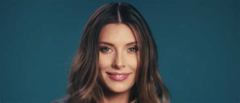 See all related lists ». Camille Cerf se dévoile nue dans le nouveau clip du ...