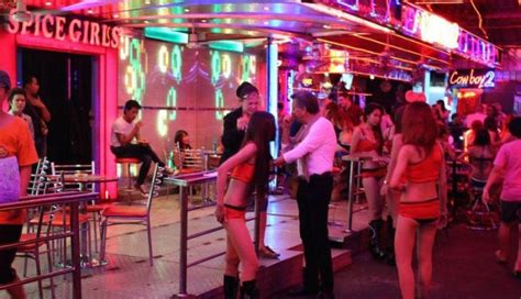 Red planet hat yai is a popular downtown hat yai hotel among many tourists, and looks pretty familiar from both outside and inside because it was formerly tune hotel hat yai. Soi Cowboy - red-light district in Bangkok