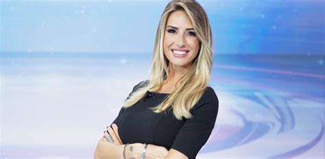 Giorgia rossi è la conduttrice che sarebbe pronta a prendere il posto di diletta leotta a dazn. Giorgia Rossi: «Se me ne intendo di calcio? La prima volta ...