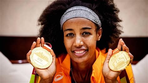 Born in adama, ethiopia, in 1993, hassan left her homeland as a refugee in 2008, arriving in the netherlands at age 15. Sifan Hassan grijpt naast mondiale eretitel | RTL Nieuws