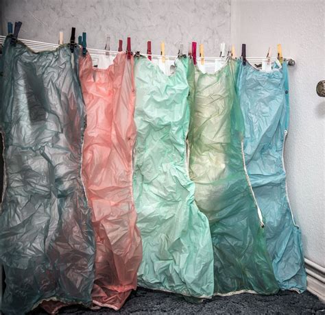 Der fall der innerdeutschen mauer im november 1989 liegt inzwischen fast 25 jahre zurück. Waschtag bei den Großen in 2020 | Gummihose, Pvc hose und ...