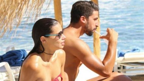 13 temmuz 2016 çarşamba, 14:16:53. Adriana Lima and Sami Khedira in Mykonos! What's going on ...