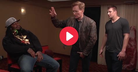 Immer wieder schauen mal jüngere, mal ältere paare vorbei. Marshawn Lynch Taught Conan O'Brien the Art of the Crotch ...