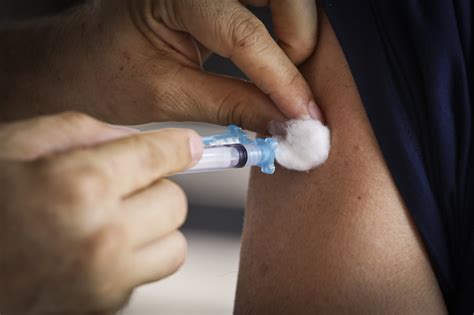 Pelo colab, é possível agendar data e horário da 1ª dose e obter comprovação digital da imunização. Vacina Covid : Sic Noticias Pfizer Inicia Ensaios Clinicos ...