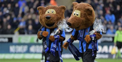 Club brugge koninklijke voetbalvereniging (dutch pronunciation: "Club Brugge-beer maakte obscene gebaren en wilde zijn ...