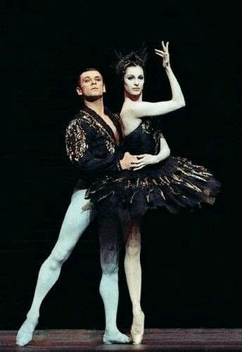 Il se fait connaître en 1976 en remportant la médaille d'or du concours international de ballet de varna en bulgarie. Patrick Dupont et Marie Claude Pietragalla | Danse classique, Pointes danse classique, Danseuse