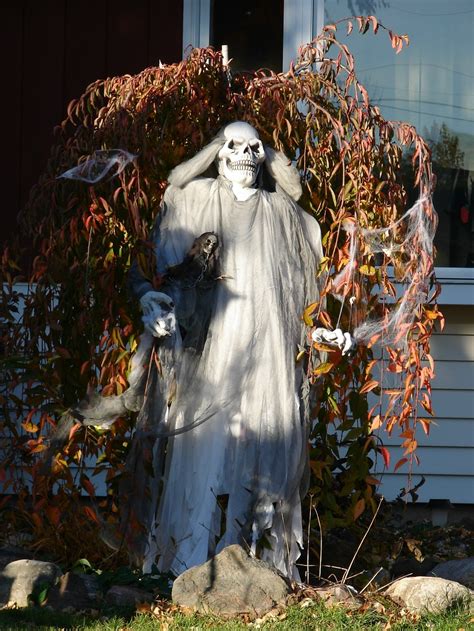 Enjoy free shipping on most stuff, even big stuff. Outdoor Halloween Decorations Ideas To Stand Out