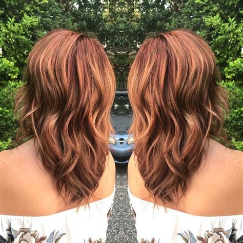 Dyeing your auburn hair with blonde highlights will help to give the style an even more textured look. Auburn hair with blonde highlights | Auburn blonde hair ...