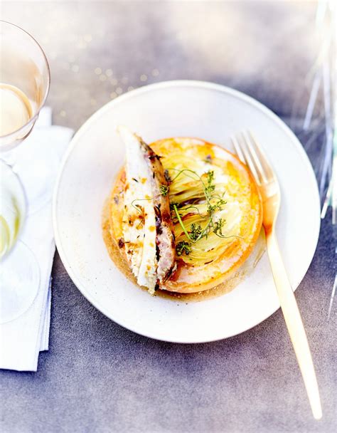 Bien souvent, les parasites placent leurs œufs sous le derme des mammifères à sang chaud. Poularde rôtie farcie sous la peau et gratin potimarron ...