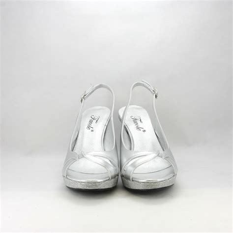 Sandalo sposa realizzato in raffinatissimo raso lu. Sandalo cerimonia donna elegante argento lamè e glitter con cinghietta regolabile. | Favole ...