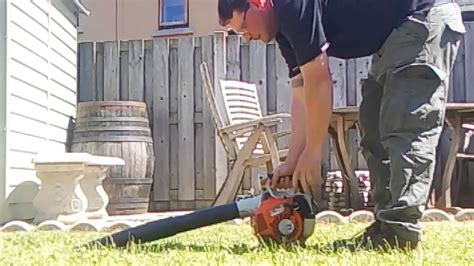 It features both round and jet nozzles for added versatility. Stihl BG 85 leaf blower - YouTube