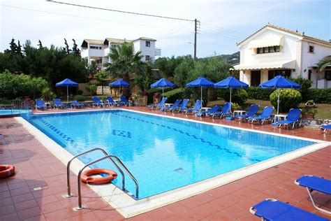 Swimming pool, gymnasium and many more recreational facility is available for public. Ionio holidays: Marina Swimming Pool