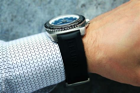 Sapphire crystal with antireflection coating on both sides; Favre-Leuba Raider Deep Blue 44