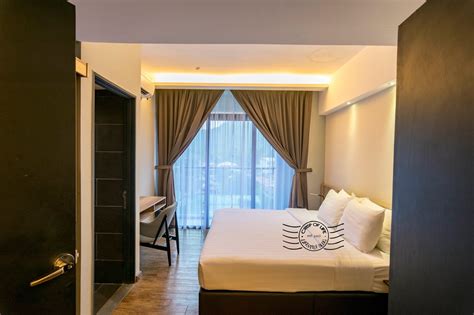 View a place in more detail by looking at its inside. Tropic Eight Suites - A Different Type of Hotel with ...
