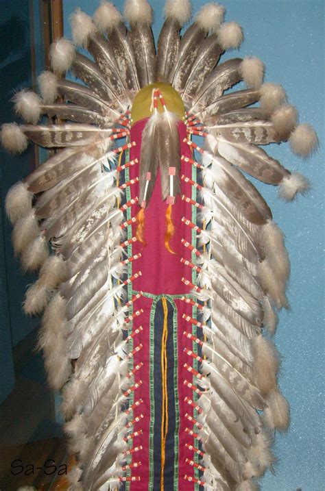 first-nation-head-dress-prairies-native-american-drums,-native-american-heritage,-native