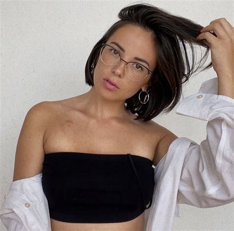 Agathe auproux sans lunettes ou même avec lunettes : Épinglé sur Agathe Auproux