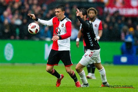 Berghuis' zoon steven debuteerde in 2011 in het betaald voetbal en trad op 27 mei 2016 in zijn vaders voetsporen als international van het nederlands voetbalelftal. Steven Berghuis loodst Feyenoord met een hattrick voorbij ...