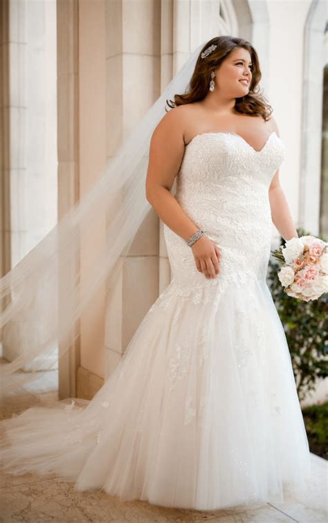Beautiful organza fabric and asymmetrically pleated bodice with shimmering. Stella York Plus Size Wedding Dress Pop-Up Shop - Strut ...