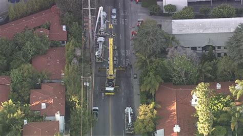 A huge crawler crane collapses in cameron, la on 6/15/2021. SoCal Edison contractor killed in West Hollywood crane ...