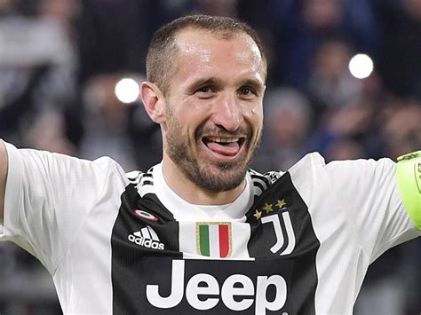 Born 14 august 1984) is an italian professional footballer who plays as a defender and captains both serie a club juventus and the italy. Giorgio Chiellini "punta" l'Inter | L'ARENA del CALCIO