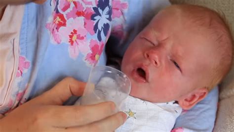 Botol susu dirancang sedemikian rupa untuk memudahkan bayi menyusu dengan botol. Susu Bendera Bayi / Frisian Baby Tahap 2 Usia 6 12bulan ...