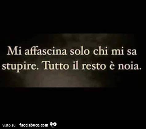 La musica è di frank del giudice, le parole dello stesso califano. Mi affascina solo chi mi sa stupire. Tutto il resto è noia ...