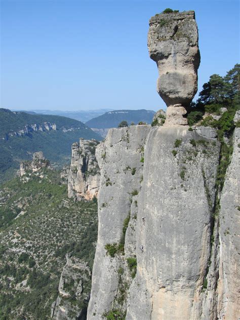 A partir du camping, côté est, vous pourrez partir en voiture à la découverte des impressionnantes gorges du tarn et des moins connues mais tout autant magnifiques gorges de la jonte. la jonte