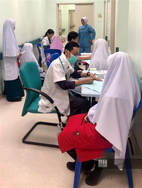 He was brought to enche' besar hajjah khalsom hospital in kluang, johor and died upon arrival at its emergency ward last friday (july 17). 91 pelajar SMA Kerajaan Johor Kluang keracunan makanan ...