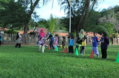 Dengan segera detty menguruskan masalah yang dihadapi dengan suatu instansi. ZAINITI OSMAN (210455): Hari keluarga Sek Keb Titi Tinggi ...