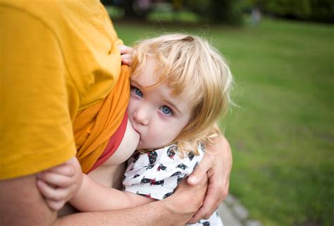 Dad tells breastfeeding mum she's being 'inappropriate ...