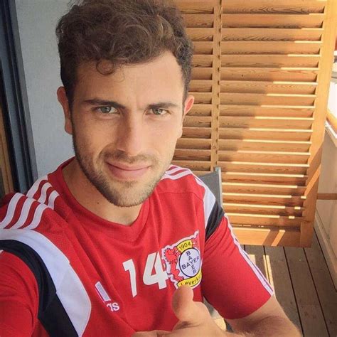 It shows all personal information about the players, including age, nationality, contract duration and current market value. Nati-Star Mehmedi ist wieder Papi geworden - Schweizer ...