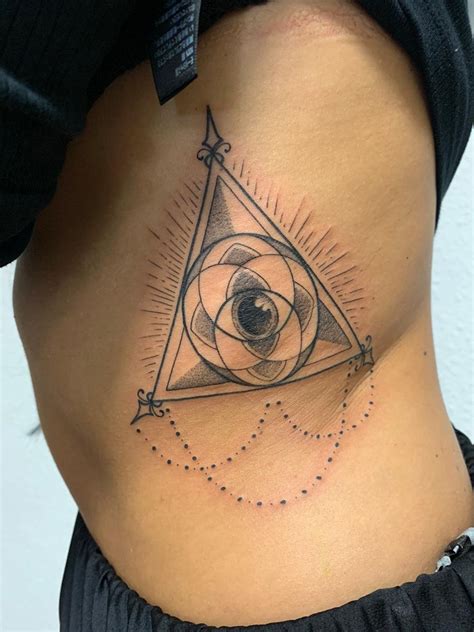 Inspirierende tattoos ideen für tattoos alchemie tattoo yoga tätowierungen dreieck tattoo kleine tattoo motive tattoo ideen unterarm frau symbolische tätowierungen tätowierung klein. Art 4 Soul Ink - Wir sind Dein Tattoo Studio in Stuttgart! | Dreieck tattoo, Tattoo stechen ...