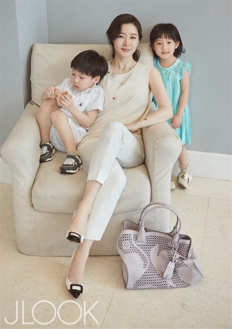 Lee Young Ae Poses with Her Adorable Twins in Pictorial Commemorating ...