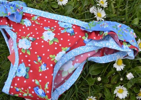 Trajes de niña recién nacida. Culetin de niña. Colección verbena. | Bañadores niñas, Baño para niños, Niños