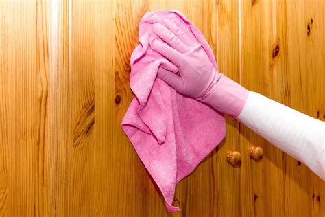 After applying the solution, allow it to sit for about 5 to 10 minutes. Cleaning Grease from Kitchen Cabinets | ThriftyFun