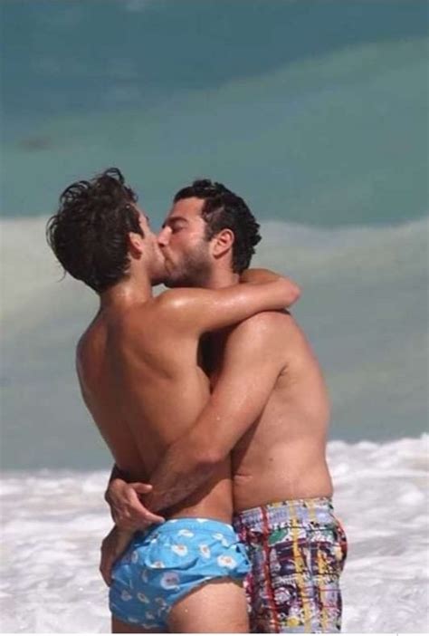 29 de enero de 202112:39 am cst. Captan a Mauricio Garza con su novio en Tulum en candentes ...