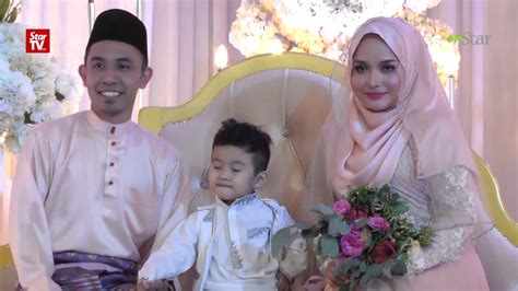 Beliau menyifatkan suaminya sebagai lelaki yang sangat tenang dan penyayang. Majlis Pertunangan Hafiz Hamidun & Joy Revfa - Bukan Sebab ...