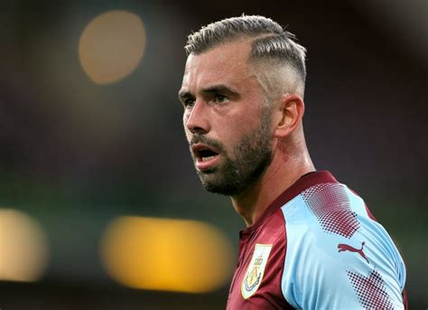 Steven defour sent off after standard liege fans unfurl insulting banner showing anderlecht midfield. Steven Defour over zijn moeilijkste jaar ooit: "Papa had ...