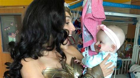 Gal gadot showed she can be a wonder woman on and off the screen on friday when she visited children at a virginia hospital dressed in her amazon princess warrior costume. Gal Gadot visits kids at hospital in 'Wonder Woman ...