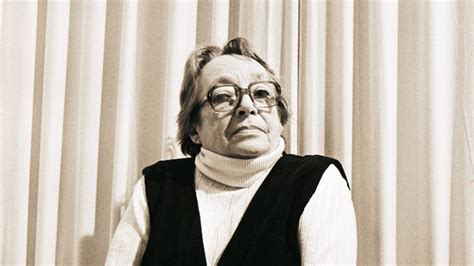 Duras was born in southern vietnam and lost her father at age 4. Marguerite Duras : "Écrire, c'est hurler sans bruit ...