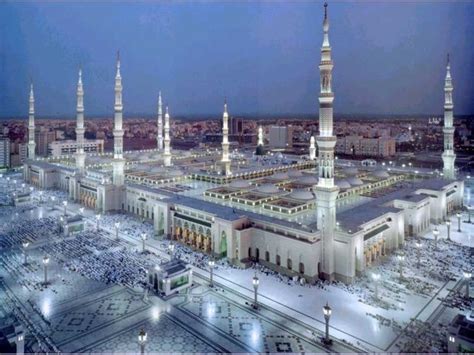 ʔælmæsʤɪd ælħaram) adalah sebuah masjid yang berlokasi di pusat kota makkah yang dipandang sebagai tempat tersuci bagi umat islam. Blog Pendidikan: 10 IMAM MASJIDIL HARAM