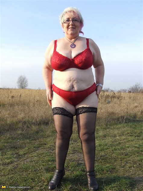 Dirty talking wife in lingerie. Public amateur peeing housewife - GrannyPornPics.net