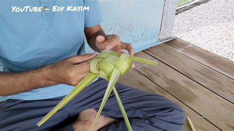 Maybe you would like to learn more about one of these? Cara Anyam Ketupat Mudah - Ketupat Sate - YouTube